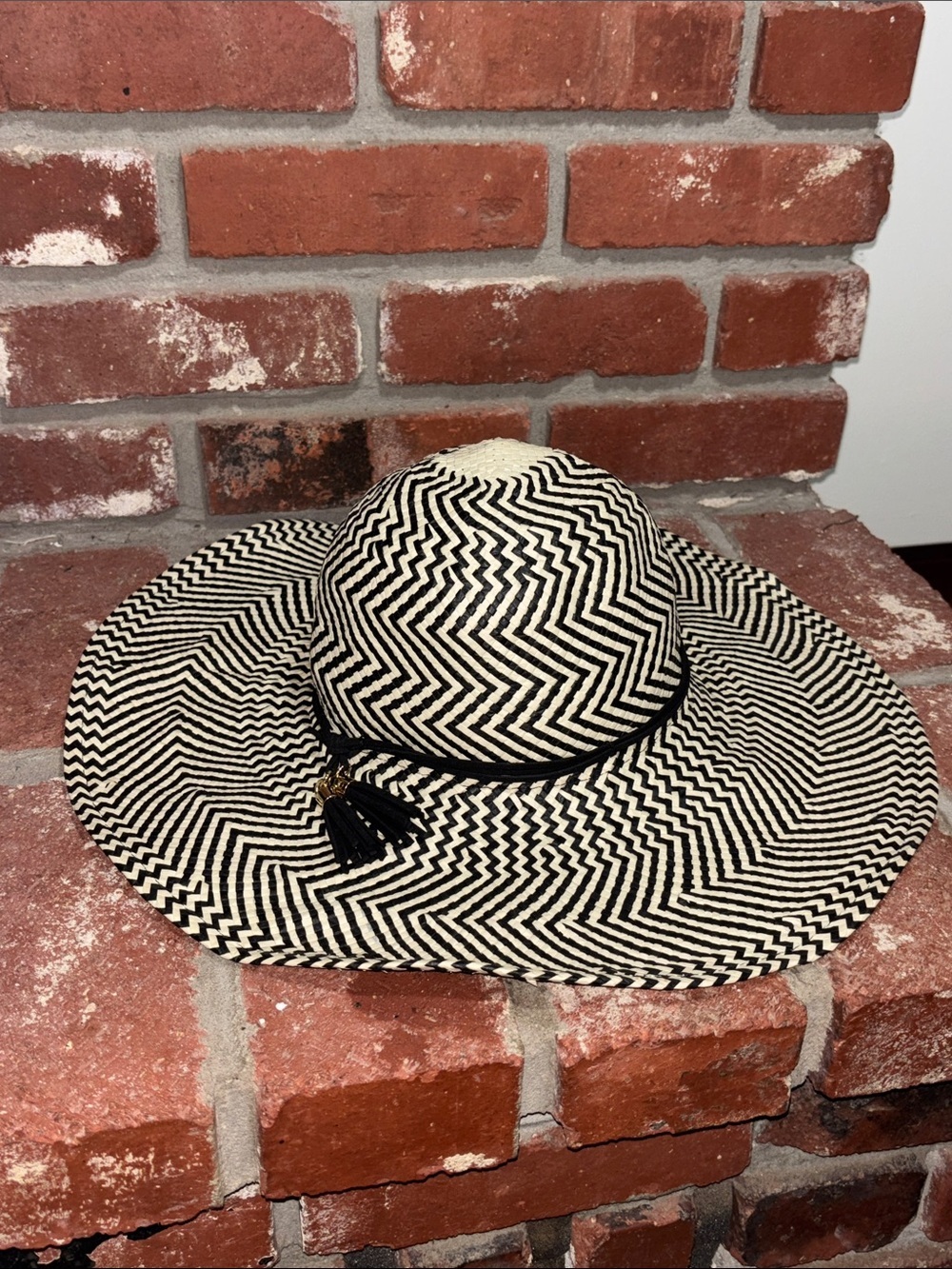 Calvin Klein Oversized Vacation Sun Hat